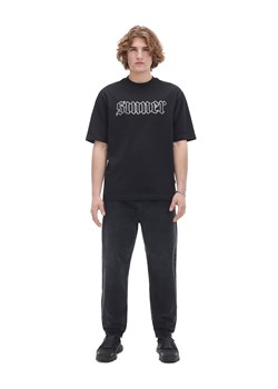 Cropp - Czarny t-shirt z aplikacją - czarny ze sklepu Cropp w kategorii T-shirty męskie - zdjęcie 170730560