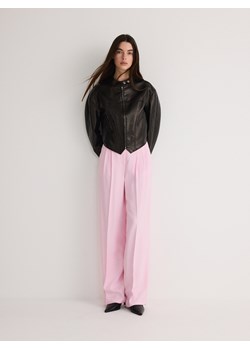 Reserved - Spodnie z wiskozy - pastelowy róż ze sklepu Reserved w kategorii Spodnie damskie - zdjęcie 170738780