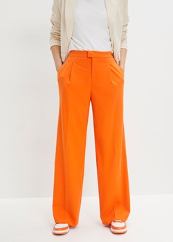 Szerokie spodnie z zakładkami poniżej talii, z poliestru z recyklingu ze sklepu bonprix w kategorii Spodnie damskie - zdjęcie 170742204