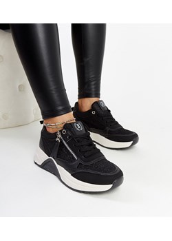 Czarne błyszczące sneakersy na platformie Makda ze sklepu gemre w kategorii Buty sportowe damskie - zdjęcie 170746423