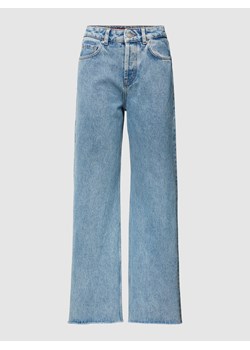 Jeansy o kroju straight fit z naszywką z logo ze sklepu Peek&Cloppenburg  w kategorii Jeansy damskie - zdjęcie 170749411