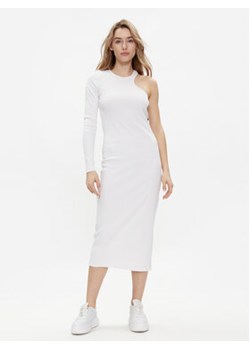 Replay Sukienka dzianinowa W9074.000.23587 Biały Slim Fit ze sklepu MODIVO w kategorii Sukienki - zdjęcie 170752660