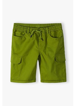 Tkaninowe szorty dla chłopca - zielone z kieszeniami ze sklepu 5.10.15 w kategorii Spodenki chłopięce - zdjęcie 170772671