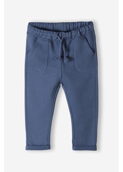 Granatowe bawełniane spodnie dresowe niemowlęce z kieszeniami ze sklepu 5.10.15 w kategorii Spodnie i półśpiochy - zdjęcie 170772681