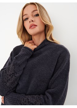 Mohito - Ciemnoszary sweter z koronką - szary ze sklepu Mohito w kategorii Swetry damskie - zdjęcie 170779404