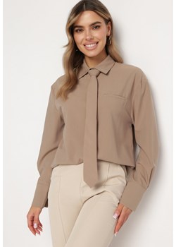 Ciemnobeżowa Koszula z Krawatem w Jednolitym Kolorze Wasteria ze sklepu Born2be Odzież w kategorii Koszule damskie - zdjęcie 170790121