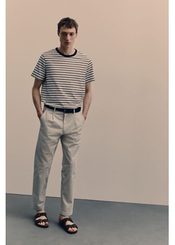 H & M - Bawełniane spodnie chinos Regular Fit - Beżowy ze sklepu H&M w kategorii Spodnie męskie - zdjęcie 170809882