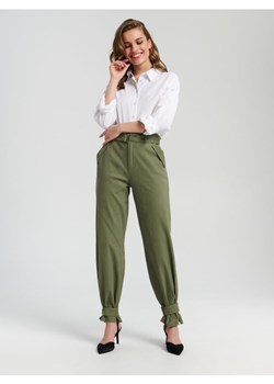 Sinsay - Spodnie z paskiem - zielony ze sklepu Sinsay w kategorii Spodnie damskie - zdjęcie 170819110