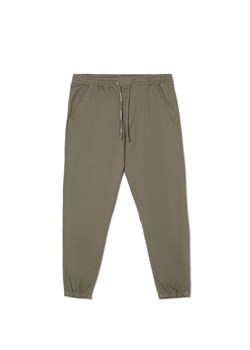 Cropp - Oliwkowe spodnie joggery - zielony ze sklepu Cropp w kategorii Spodnie męskie - zdjęcie 170820340