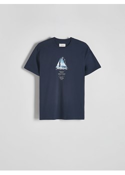 Reserved - T-shirt regular fit z nadrukiem - granatowy ze sklepu Reserved w kategorii T-shirty męskie - zdjęcie 170821352