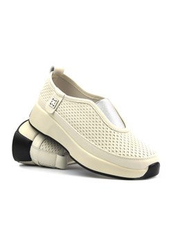 Ażurowe sneakersy damskie - Sokolski HW W24-456, beżowe ze sklepu ulubioneobuwie w kategorii Buty sportowe damskie - zdjęcie 170825013