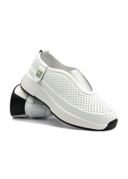 Ażurowe sneakersy damskie - Sokolski HW W24-456, białe ze sklepu ulubioneobuwie w kategorii Buty sportowe damskie - zdjęcie 170825032