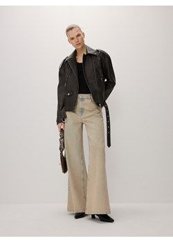 Reserved - Spodnie z przecieranego denimu - beżowy ze sklepu Reserved w kategorii Jeansy damskie - zdjęcie 170828351