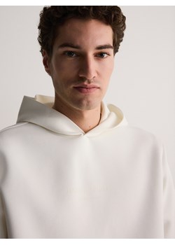 Reserved - Bluza z minimalistycznym nadrukiem - złamana biel ze sklepu Reserved w kategorii Bluzy męskie - zdjęcie 170828413