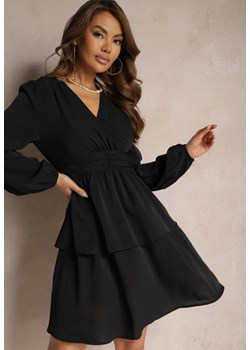 Czarna Sukienka z Marszczoną Gumką w Talii Falbankami na Dole i Kopertowym Dekoltem Lysanders ze sklepu Renee odzież w kategorii Sukienki - zdjęcie 170833762