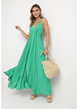 Zielona Sukienka z Wiskozy o Mocno Rozkloszowanym Fasonie Wiązana na Szyi Uldren ze sklepu Born2be Odzież w kategorii Sukienki - zdjęcie 170836441