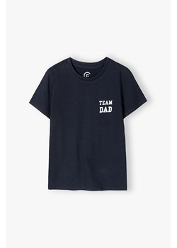 Koszulka chłopięca z napisem Team Dad - granatowa ze sklepu 5.10.15 w kategorii T-shirty chłopięce - zdjęcie 170850733