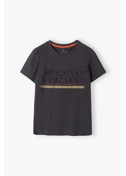 Szary t-shirt bawełniany dla chłopca z napisem 3D ze sklepu 5.10.15 w kategorii T-shirty chłopięce - zdjęcie 170850943