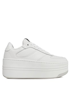 Sneakersy Guess Lulli FLJLLI LEA12 WHITE ze sklepu eobuwie.pl w kategorii Buty sportowe damskie - zdjęcie 170868653