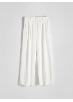 Reserved - Spodnie z wiskozą - biały ze sklepu Reserved w kategorii Spodnie damskie - zdjęcie 170875502