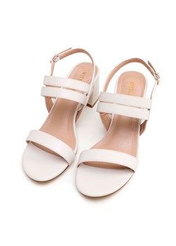 Damskie sandały z cienkim paskiem ze sklepu WITTCHEN w kategorii Sandały damskie - zdjęcie 170876160