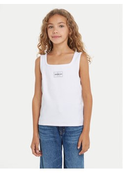 Calvin Klein Jeans Top Badge IG0IG02440 Biały Regular Fit ze sklepu MODIVO w kategorii Bluzki dziewczęce - zdjęcie 170878681