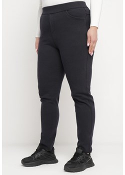 Czarne Spodnie z Gumką w Talii i Prostymi Nogawkami Lotlipa ze sklepu Born2be Odzież w kategorii Spodnie damskie - zdjęcie 170882923