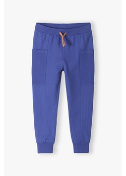 Bawełniane dresowe spodnie dla chłopca regular fit - niebieskie ze sklepu 5.10.15 w kategorii Spodnie chłopięce - zdjęcie 170888702