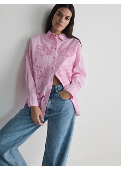 Reserved - Bawełniana koszula z ażurowym haftem - różowy ze sklepu Reserved w kategorii Koszule damskie - zdjęcie 170891810