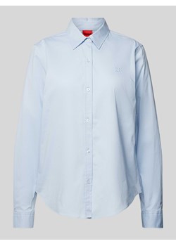 Bluzka koszulowa z wyhaftowanym logo model ‘THE ESSENTIAL’ ze sklepu Peek&Cloppenburg  w kategorii Koszule damskie - zdjęcie 170894854