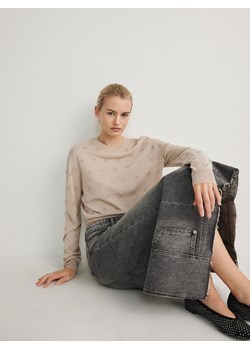 Reserved - Sweter z metalowymi detalami - beżowy ze sklepu Reserved w kategorii Bluzki damskie - zdjęcie 170903703