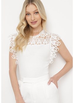 Biała Bluzka z Bawełny Ozdobiona Koronką Varine ze sklepu Born2be Odzież w kategorii Bluzki damskie - zdjęcie 170908393