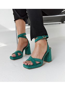 Zielone zamszowe sandały na słupku Salla ze sklepu gemre w kategorii Sandały damskie - zdjęcie 170912770
