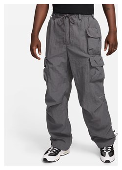 Męskie spodnie z tkaniny z podszewką Nike Sportswear Tech Pack - Szary ze sklepu Nike poland w kategorii Spodnie męskie - zdjęcie 170913904