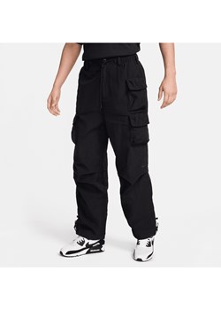 Męskie spodnie z tkaniny z podszewką Nike Sportswear Tech Pack - Czerń ze sklepu Nike poland w kategorii Spodnie męskie - zdjęcie 170913992