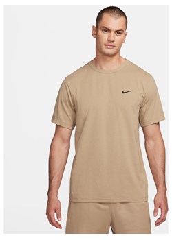Męska uniwersalna koszulka z krótkim rękawem Dri-FIT UV Nike Hyverse - Brązowy ze sklepu Nike poland w kategorii T-shirty męskie - zdjęcie 170914204