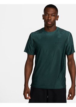 Nike A.P.S. Męska uniwersalna koszulka z krótkim rękawem Dri-FIT ADV - Zieleń ze sklepu Nike poland w kategorii T-shirty męskie - zdjęcie 170914243