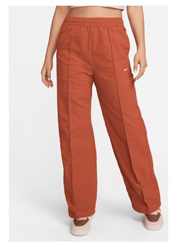Damskie spodnie ze średnim stanem i luźnymi nogawkami Nike Sportswear Everything Wovens - Pomarańczowy ze sklepu Nike poland w kategorii Spodnie damskie - zdjęcie 170914270