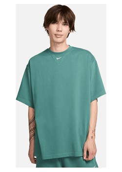 Męska koszulka z krótkim rękawem z grubego materiału Nike Solo Swoosh - Zieleń ze sklepu Nike poland w kategorii T-shirty męskie - zdjęcie 170914373
