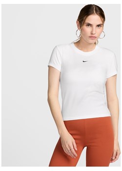 T-shirt damski Nike Sportswear Chill Knit - Biel ze sklepu Nike poland w kategorii Bluzki damskie - zdjęcie 170914514