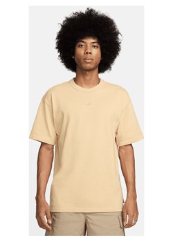 T-shirt męski Nike Sportswear Premium Essentials - Brązowy ze sklepu Nike poland w kategorii T-shirty męskie - zdjęcie 170914560