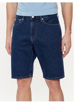 Calvin Klein Jeans Szorty jeansowe J30J324870 Niebieski Regular Fit ze sklepu MODIVO w kategorii Spodenki męskie - zdjęcie 170918270