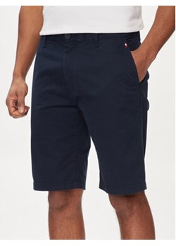 Tommy Jeans Szorty materiałowe Scanton DM0DM18812 Granatowy Regular Fit ze sklepu MODIVO w kategorii Spodenki męskie - zdjęcie 170918293