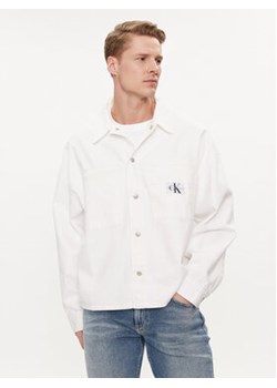 Calvin Klein Jeans Koszula jeansowa J30J324869 Biały Relaxed Fit ze sklepu MODIVO w kategorii Koszule męskie - zdjęcie 170918592
