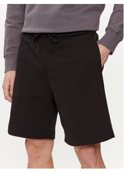 Calvin Klein Jeans Szorty sportowe Logo Repeat J30J325129 Czarny Regular Fit ze sklepu MODIVO w kategorii Spodenki męskie - zdjęcie 170919112