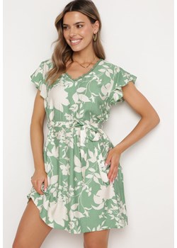 Zielona Trapezowa Sukienka z Ozdobną Koronką z Tyłu Wiązana Paskiem Trishtta ze sklepu Born2be Odzież w kategorii Sukienki - zdjęcie 170924351