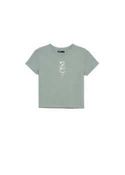 Cropp - Zielony t-shirt z nadrukiem - zielony ze sklepu Cropp w kategorii Bluzki damskie - zdjęcie 170928483