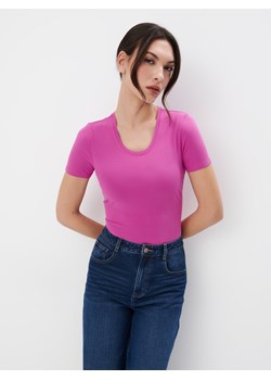 Mohito - Różowy t-shirt w prążki - fuksjowy ze sklepu Mohito w kategorii Bluzki damskie - zdjęcie 170928611