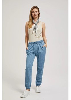 Jeansy z gumą w talii i nogawkach niebieskie ze sklepu Moodo.pl w kategorii Jeansy damskie - zdjęcie 170930502