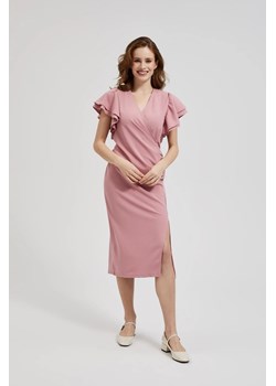Sukienka z falbanami na rękawach różowa ze sklepu Moodo.pl w kategorii Sukienki - zdjęcie 170930510